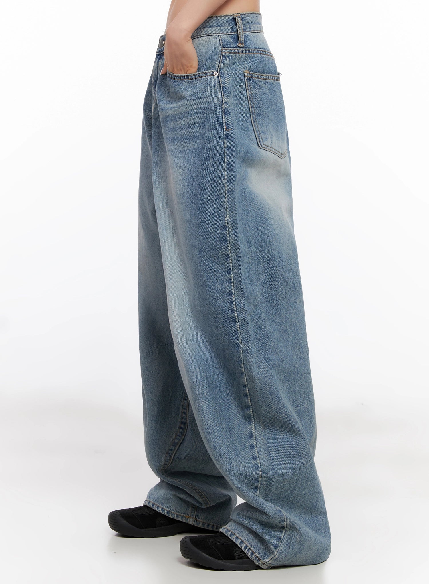 Seojin Washed Wide-Leg Jeans IG508 in blue, side view on model, hand in back pocket, showing side seam, back pocket placement, and ultra-wide cotton leg drape.