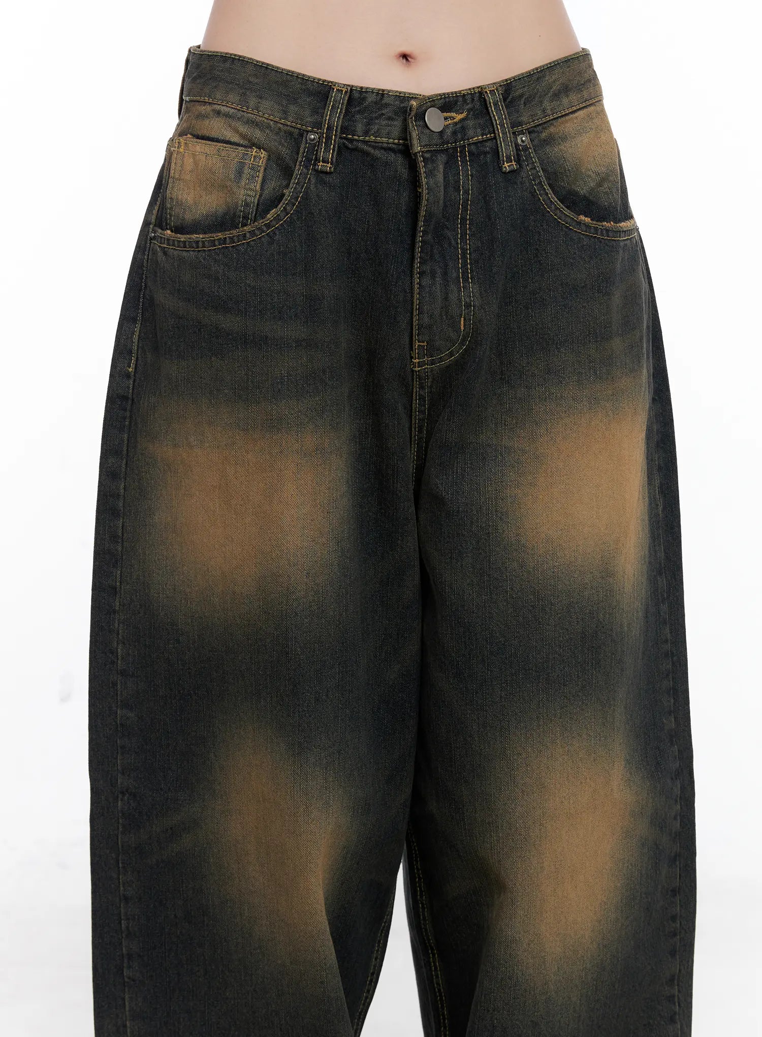Leona Vintage Baggy Jeans CS526 in dark blue, waist-to-thigh close-up, front pockets and button fly visible, bold amber vintage wash fade on dark cotton denim.