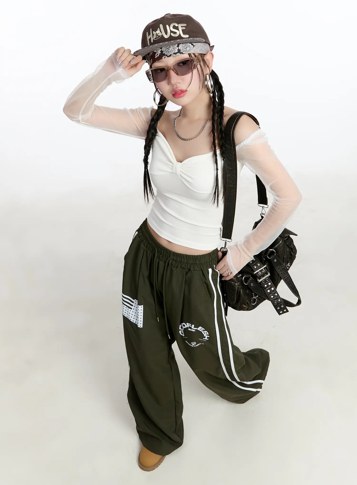 graphic-wide-leg-track-pants-cm511