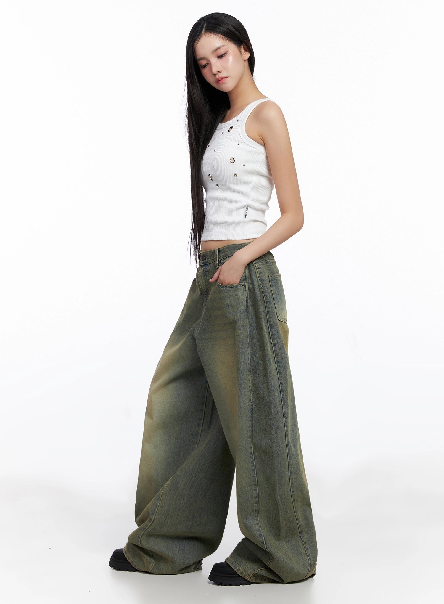 ribbed-eyelet-slim-fit-tank-top-is525