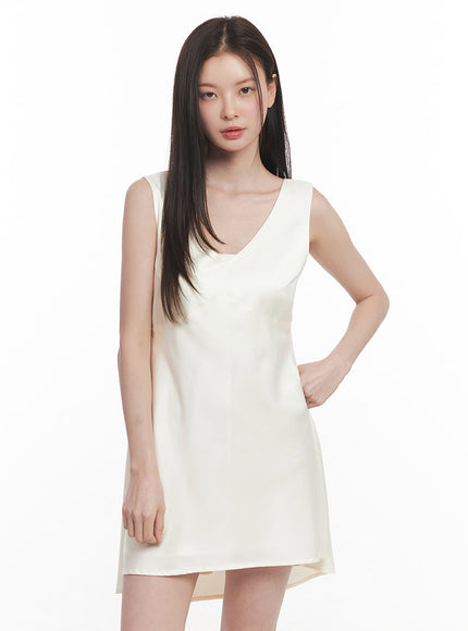 satin-v-neck-sleeveless-mini-dress-iy513-2