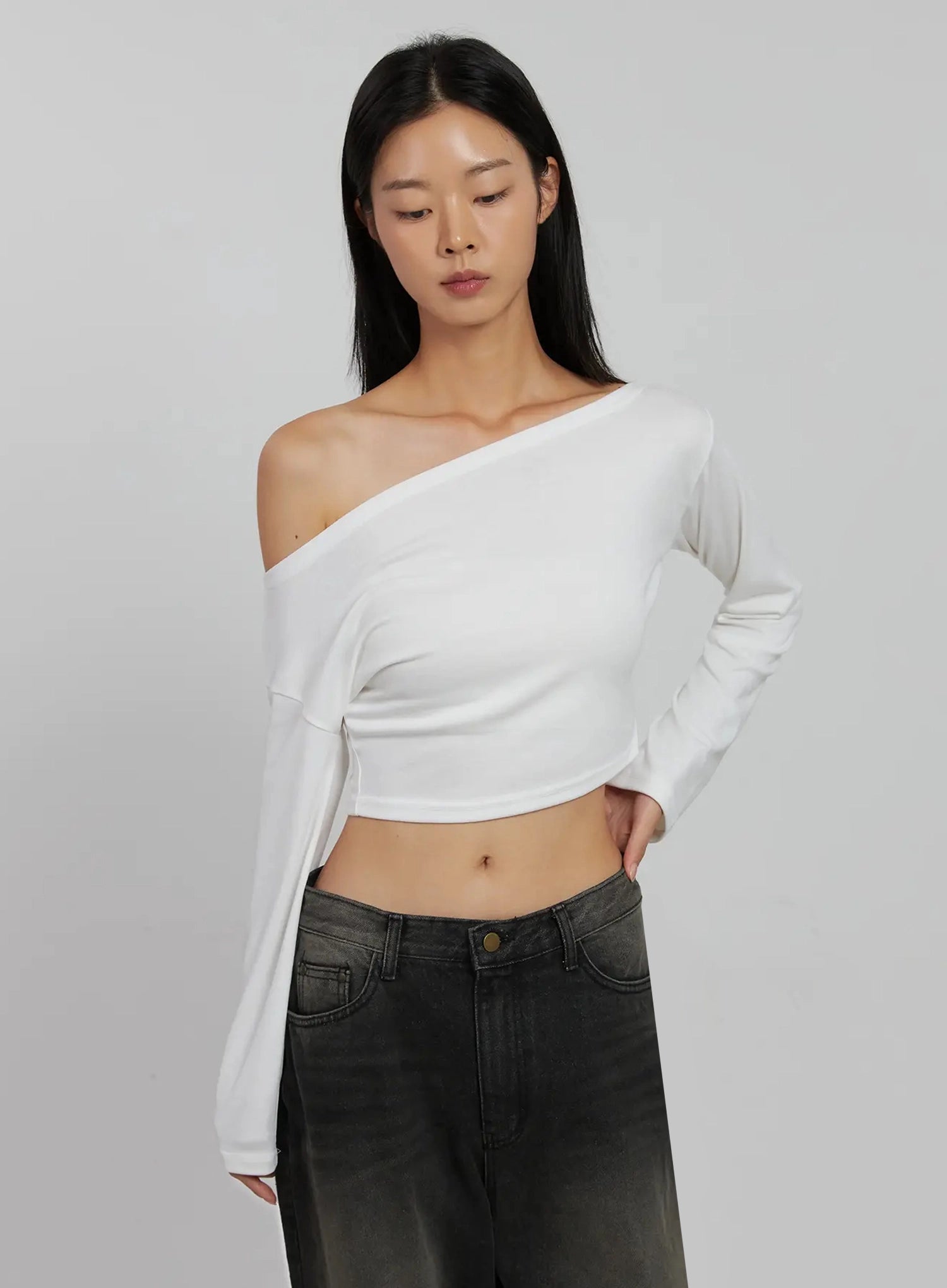 off-shoulder-crop-long-sleeve-top-ij509