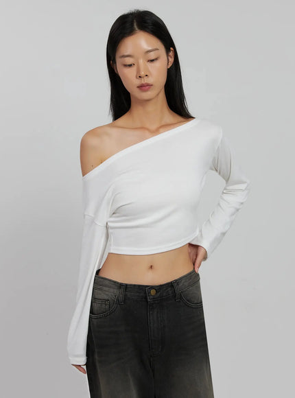 off-shoulder-crop-long-sleeve-top-ij509