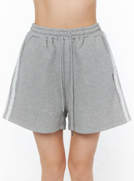 lace-trim-track-shorts-iu519