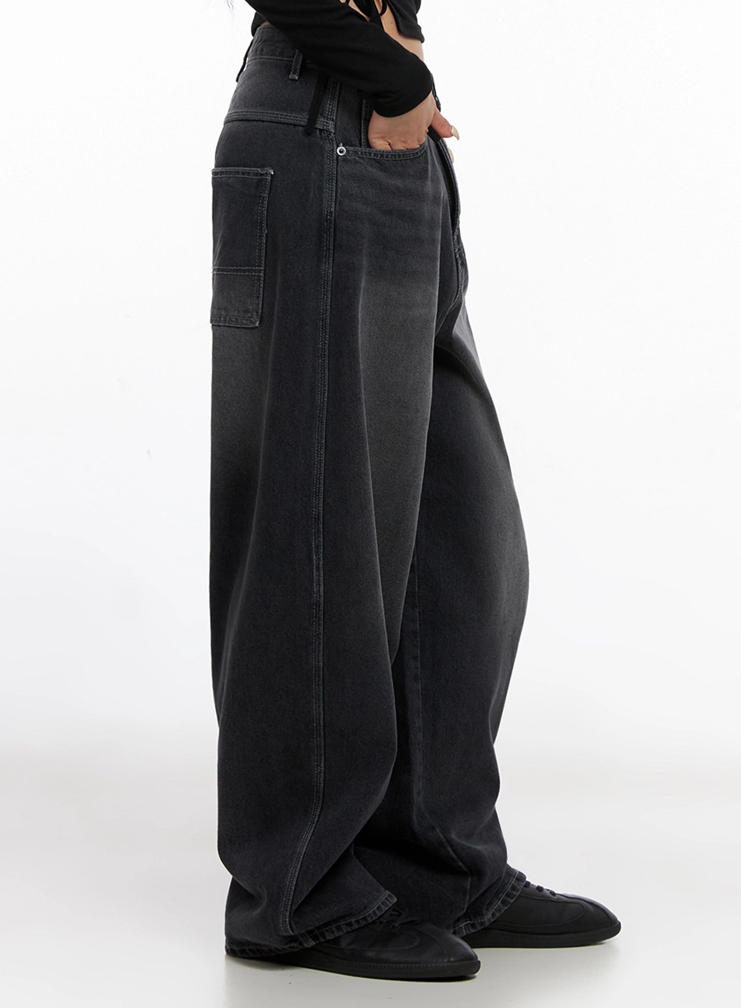 Casual Wide-Leg Baggy Jeans IS515 in Gray, side close-up on model, highlighting large patch side pocket, washed faded texture, and voluminous wide-leg cut.