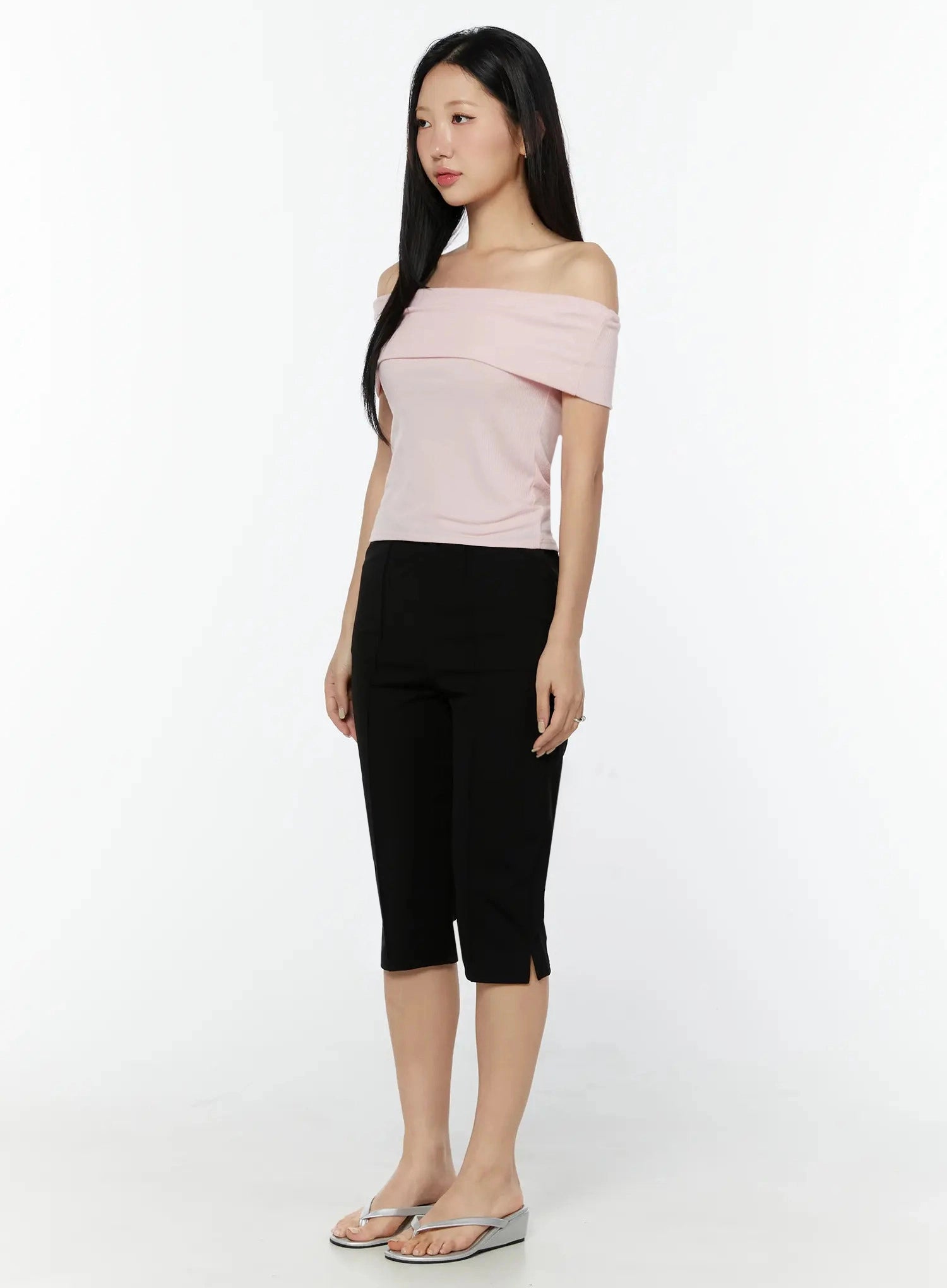 slim-fit-stretch-capri-pants-iu522