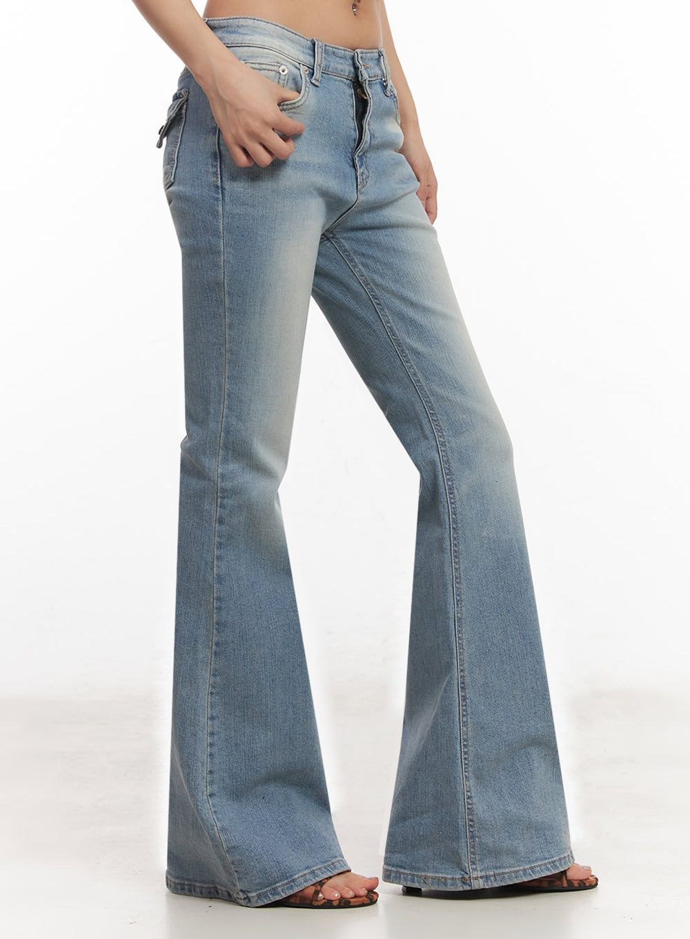 May Washed Flared Jeans IA515 in light blue, side close-up on model from hip to hem, flared bootcut leg and front pocket stitching visible, washed low-rise denim with faded contour.