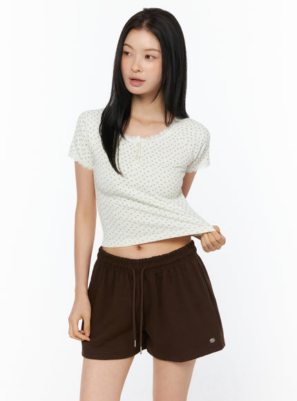 lace-trimmed-floral-short-sleeve-top-iu519