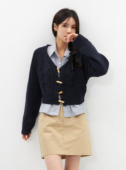 cable-knit-v-neck-sweater-os313