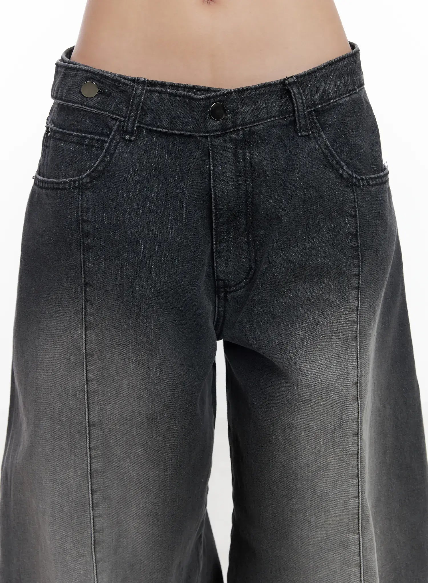 alana-belt-detail-baggy-jeans-cj530