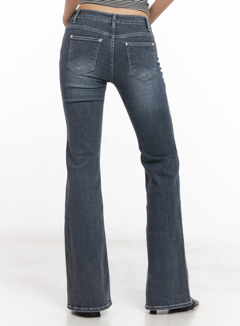 Nadeline Slim Bootcut Jeans CY528 in dark gray, back close-up on model, detailing dual rear pockets, contrast stitching, washed fade, and raw-edge bootcut hem on slim fit denim.