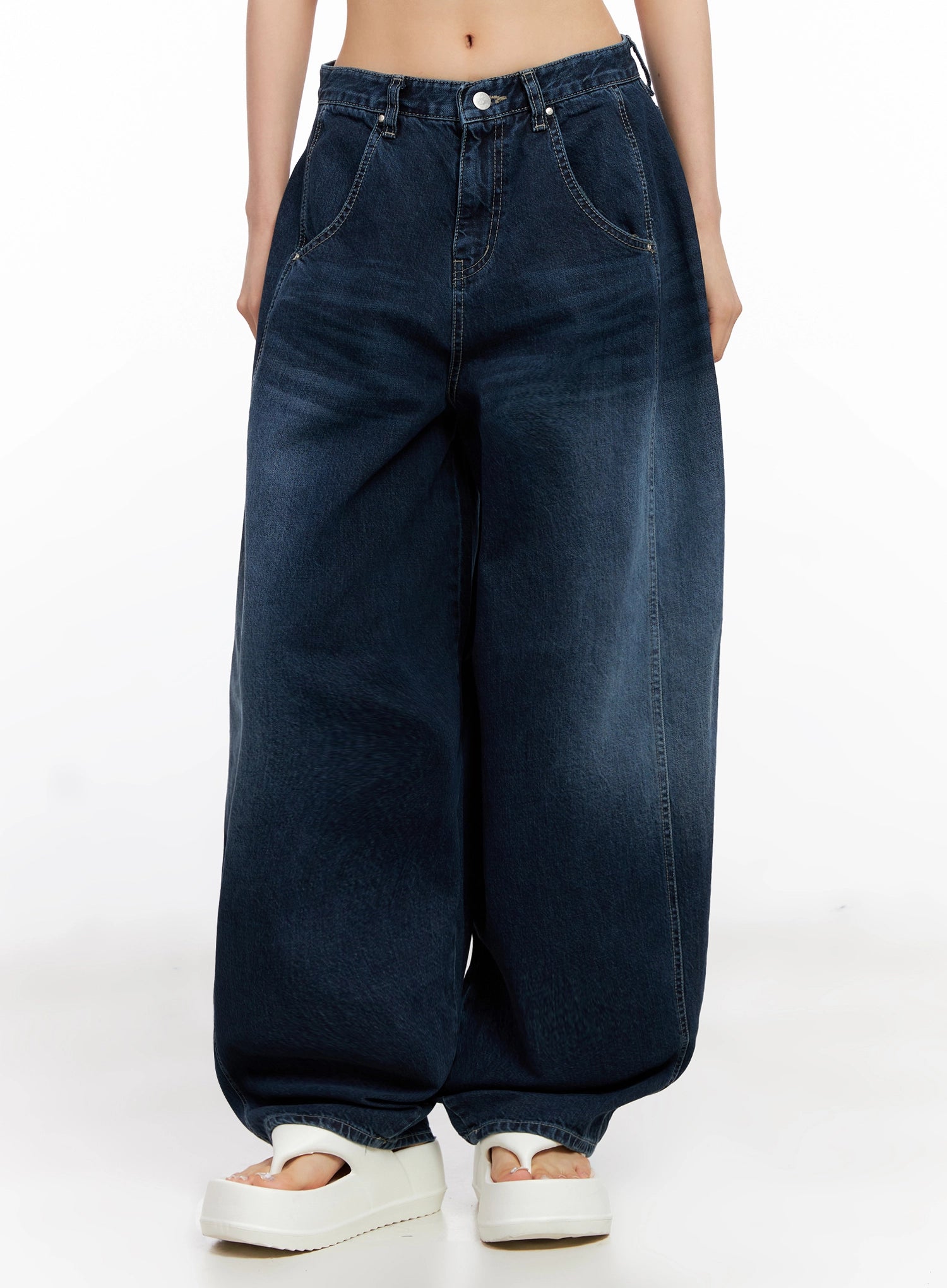 Sohee Angel Wing Print Wide-Leg Jeans IG508 in dark blue, front lower-body close-up on model, washed wide-leg denim with front patch pockets, barrel-leg shape, and contrast stitching detail.