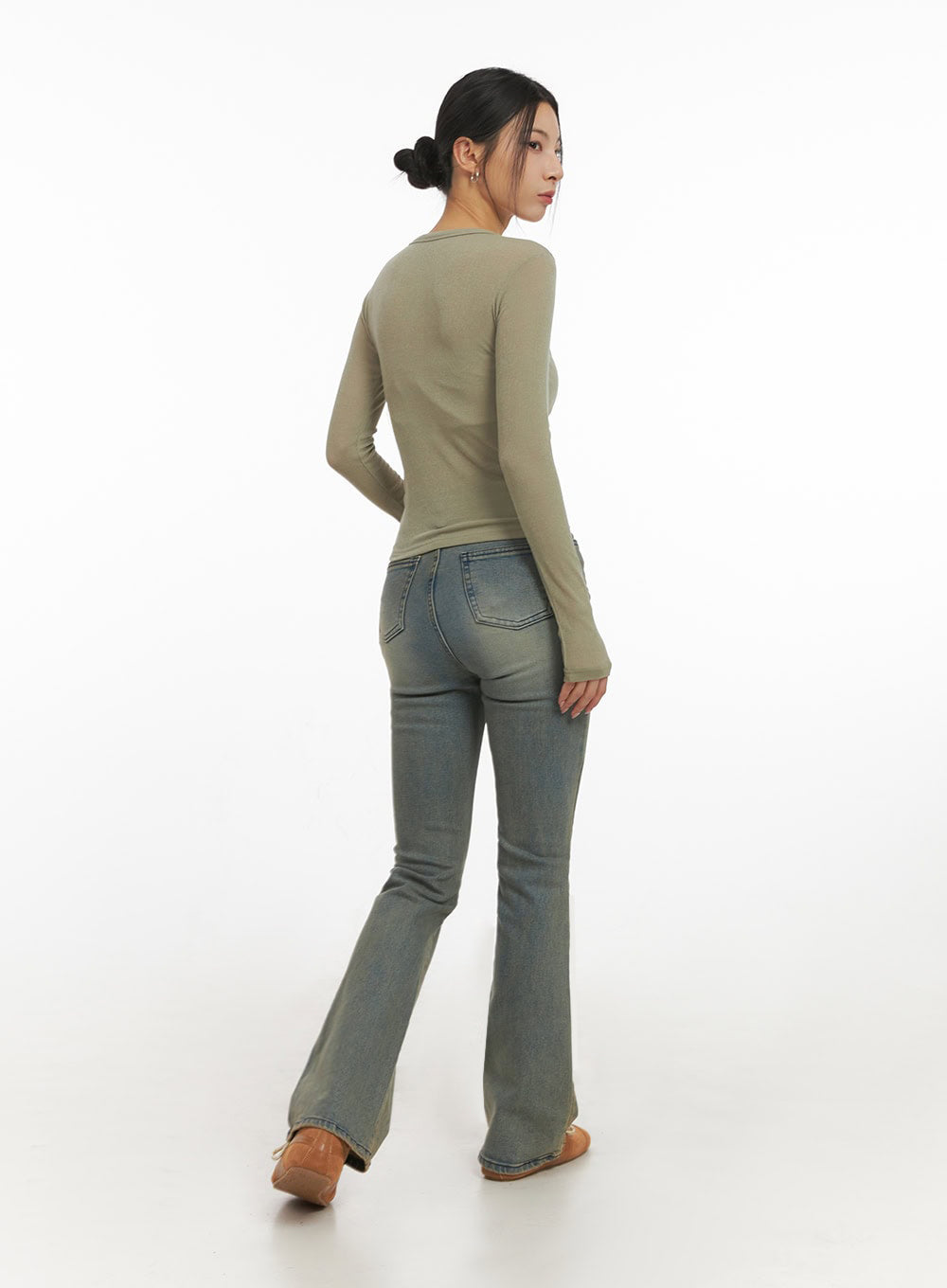 Cathy Washed Slim-Fit Flared Jeans IJ503 in vintage blue, back three-quarter view on model, back pockets and flared hem visible, washed denim with golden-toned fading, paired with sage top.
