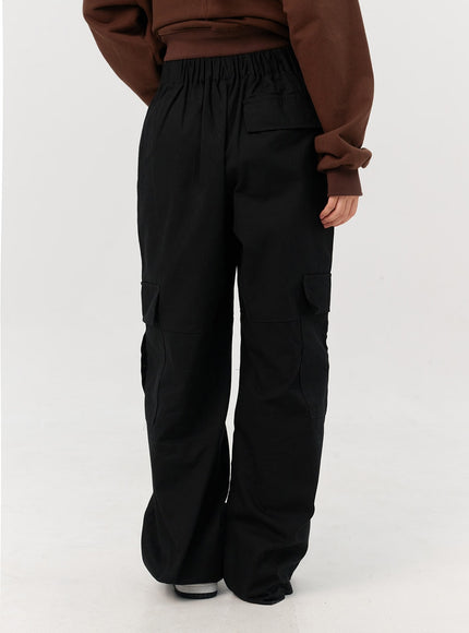 straight-fit-cargo-pants-in302