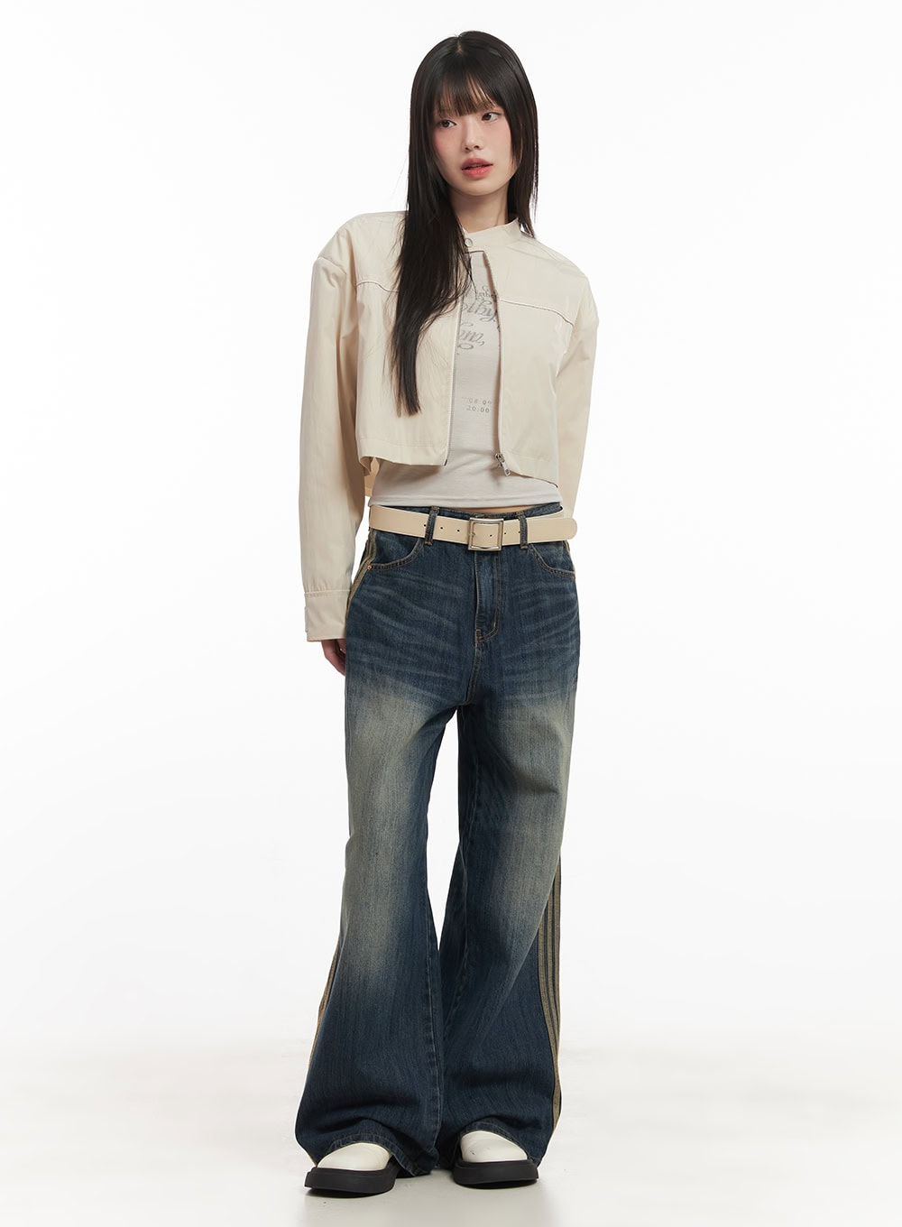 Daisee Striped Wide-Leg Jeans CF518 in dark blue, front full-body view on model, wide-fit washed denim styled with cream cropped jacket, graphic tee, and beige belt.