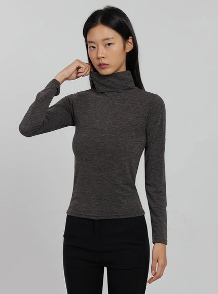 long-sleeve-slim-turtleneck-ij509