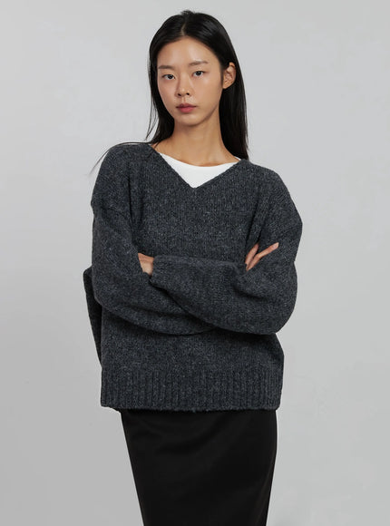 oversized-v-neck-knit-top-ij508