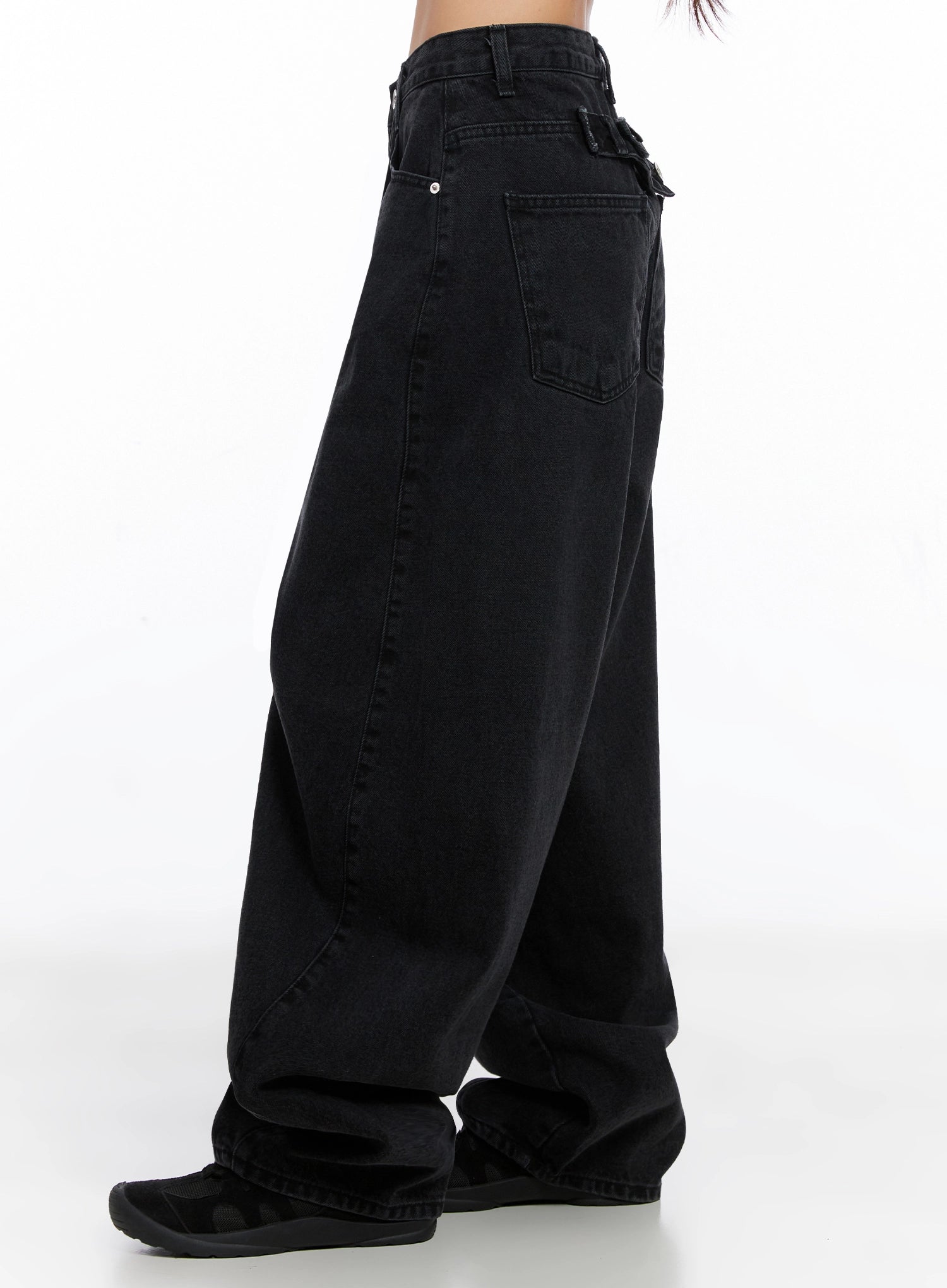 Sunwoo Embroidered Wide Leg Jeans IG528 in black, side close-up waist-to-hem shot on model, showcasing deep side pocket, rear pocket, and dramatic voluminous leg taper toward hem.