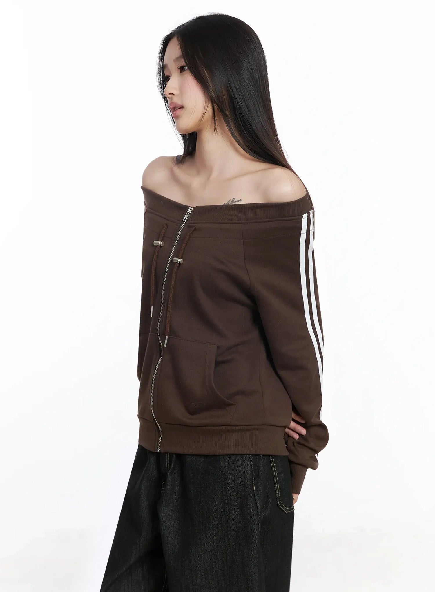 off-shoulder-track-zip-up-sweatshirt-im506