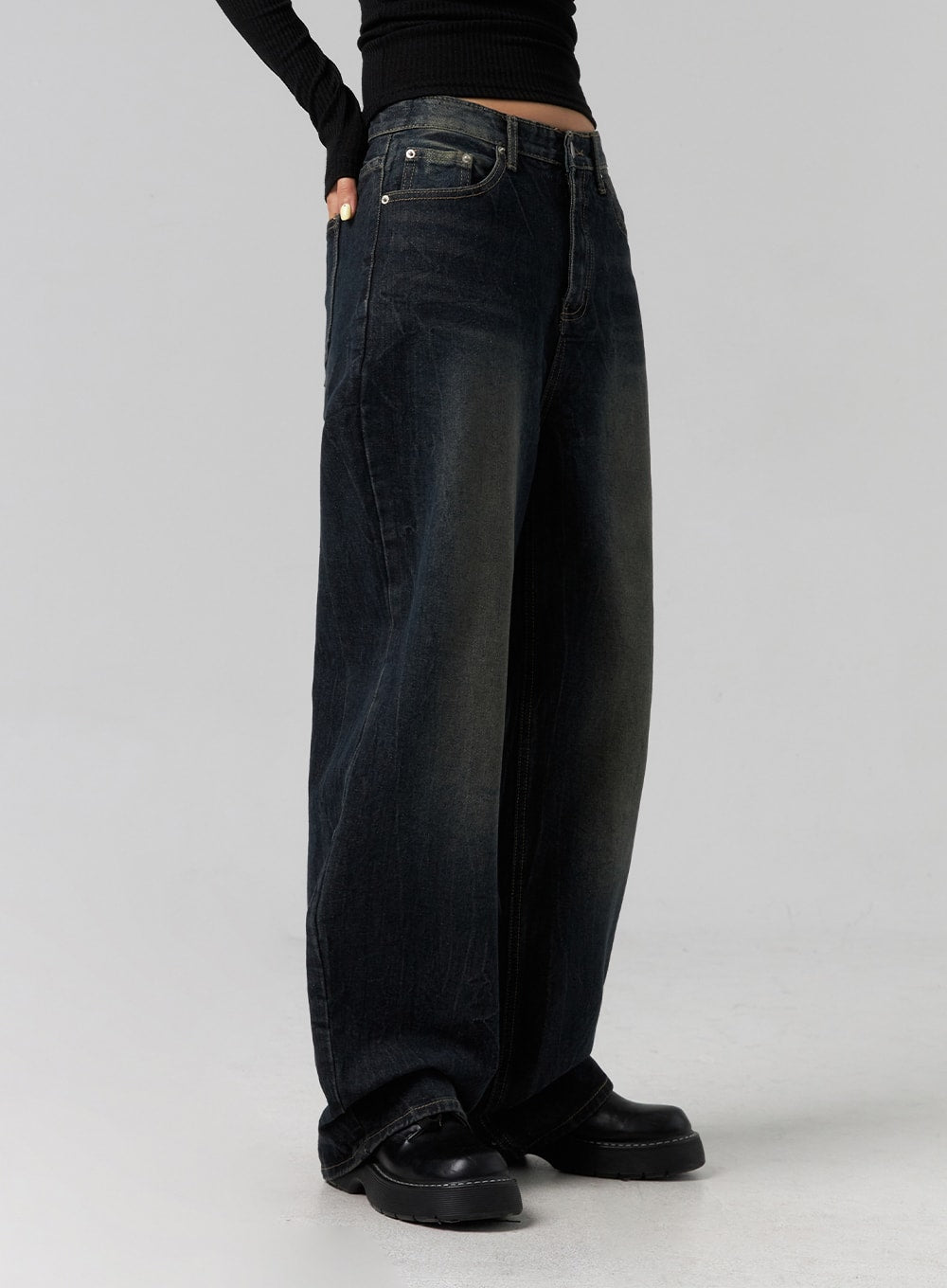 Washed Wide-Leg Jeans CG329