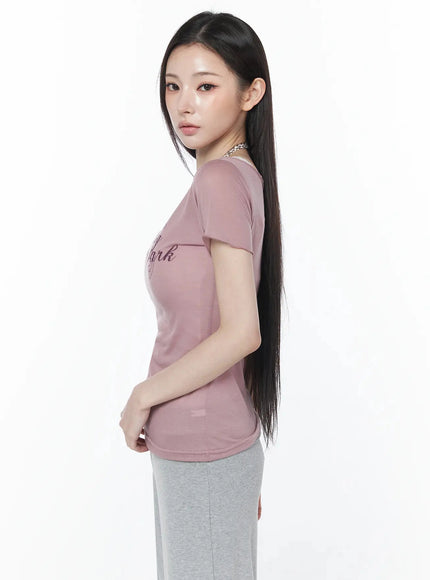 graphic-off-shoulder-top-iu512