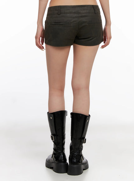 low-rise-faux-leather-shorts-is508