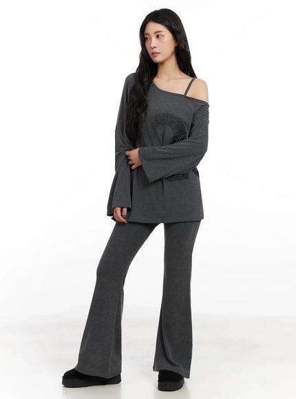 casual-graphic-long-sleeve-off-shoulder-top-in528