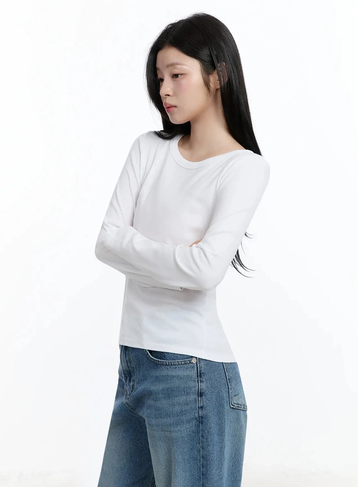 classic-round-neck-long-sleeve-top-im519