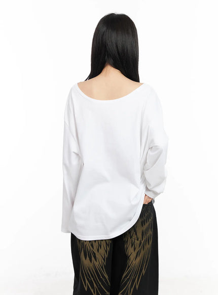 oversized-off-shoulder-graphic-tee-cm516