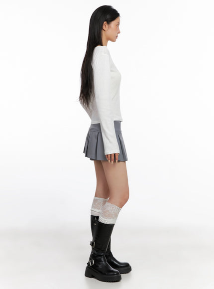 v-neck-eyelet-long-sleeve-top-is515