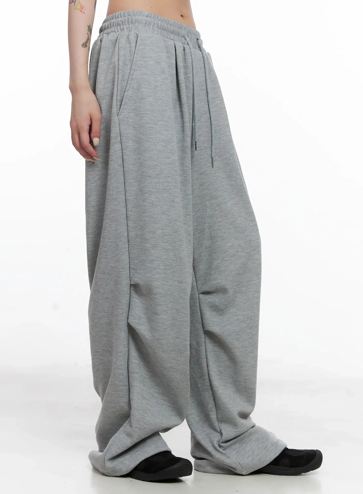 pintuck-wide-leg-sweatpants-is508