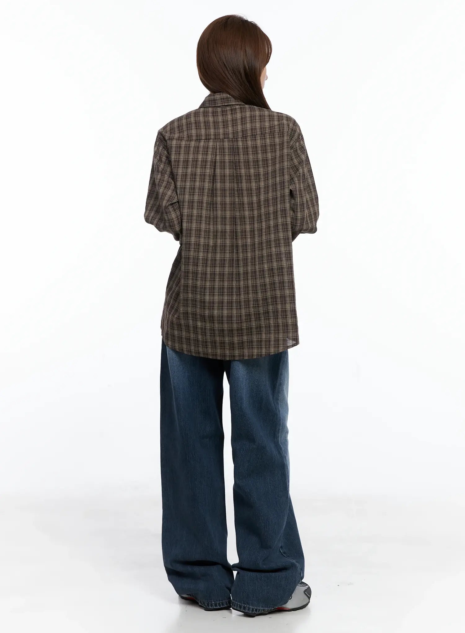 Beny Washed Wide-Leg Jeans CC1908 in dark blue, back full-body view on model in plaid shirt, showing wide-leg volume and extra-long hem grazing the floor, washed cotton fabric.
