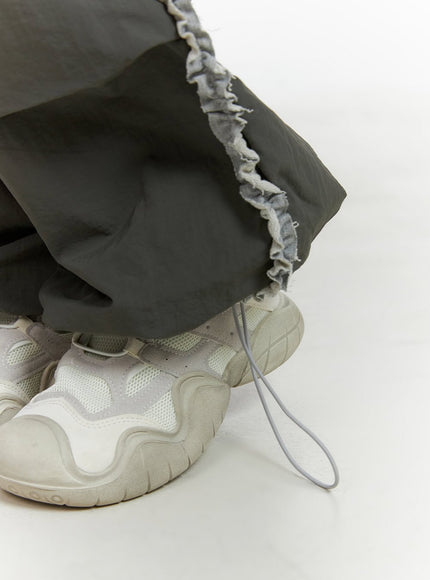 side-details-cargo-joggers-cl402