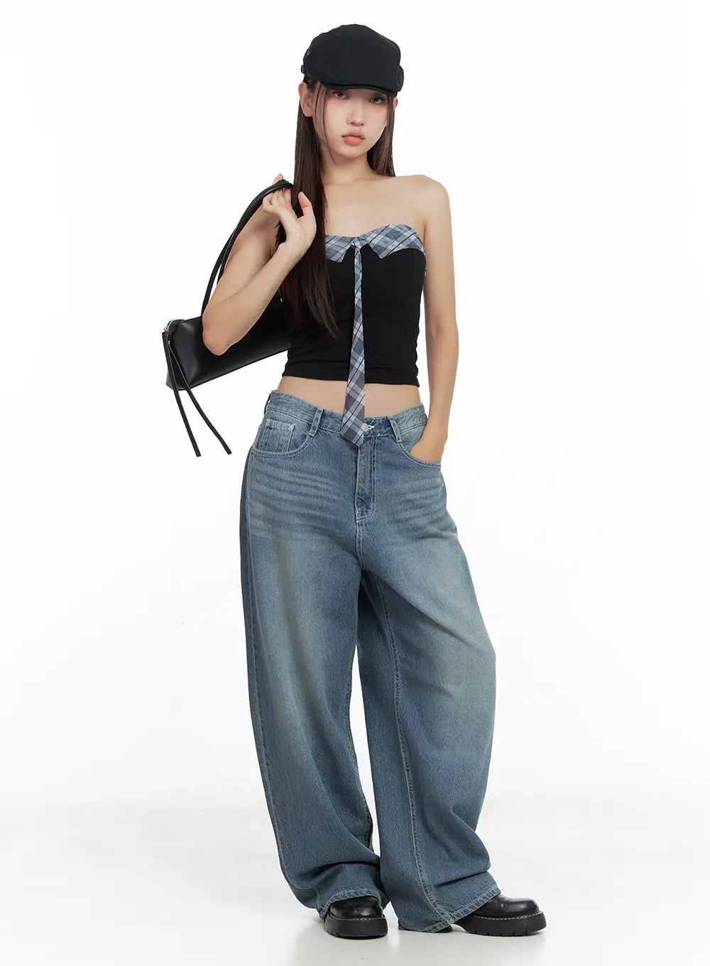 Riwon Retro-Wash Wide Summer Denim Jeans CL508 in blue, full front editorial shot on model holding leather bag, wide-fit street style look with black tube top and beret hat.
