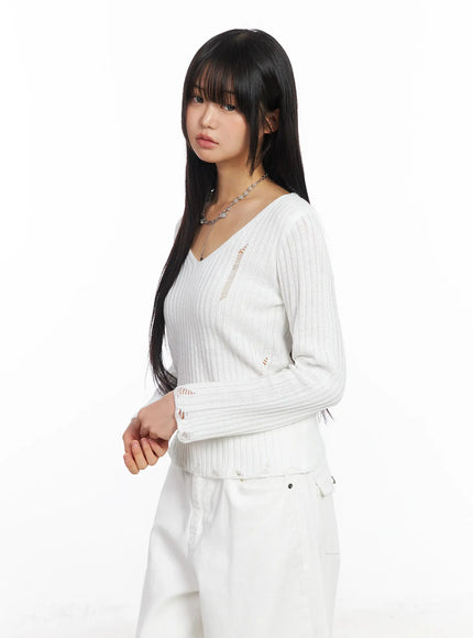 distressed-v-neck-knit-sweater-cf504 / White