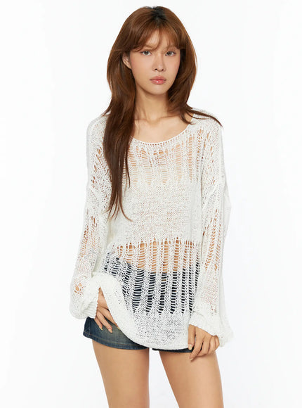 casual-distressed-long-sleeve-sweater-cu517 / White