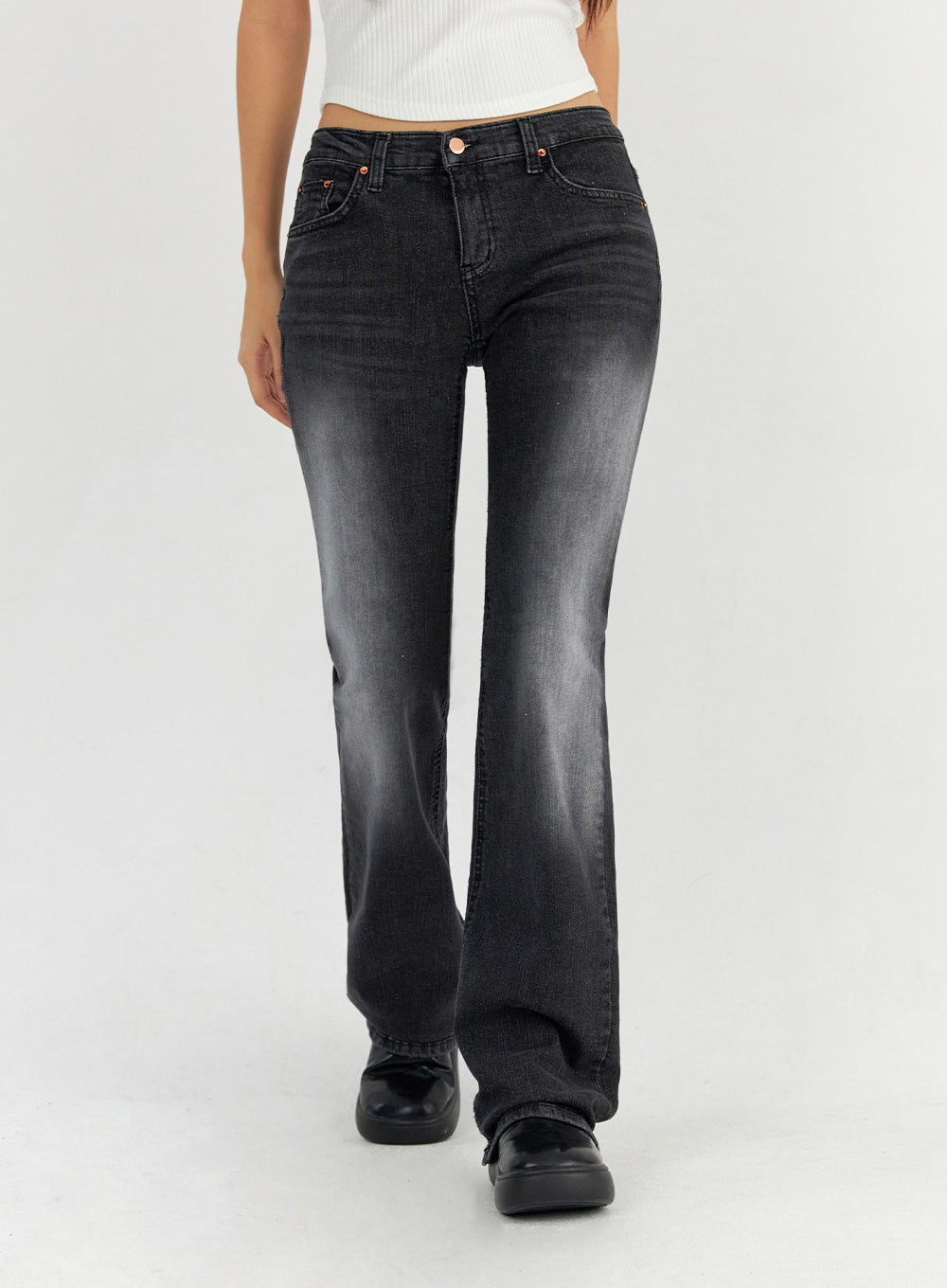Bootcut Washed Jeans CO325 in dark gray, front mid-shot from waist to ankle on model, washed fade across thighs, slim bootcut cut in cotton-spandex denim blend, rose gold button detail.