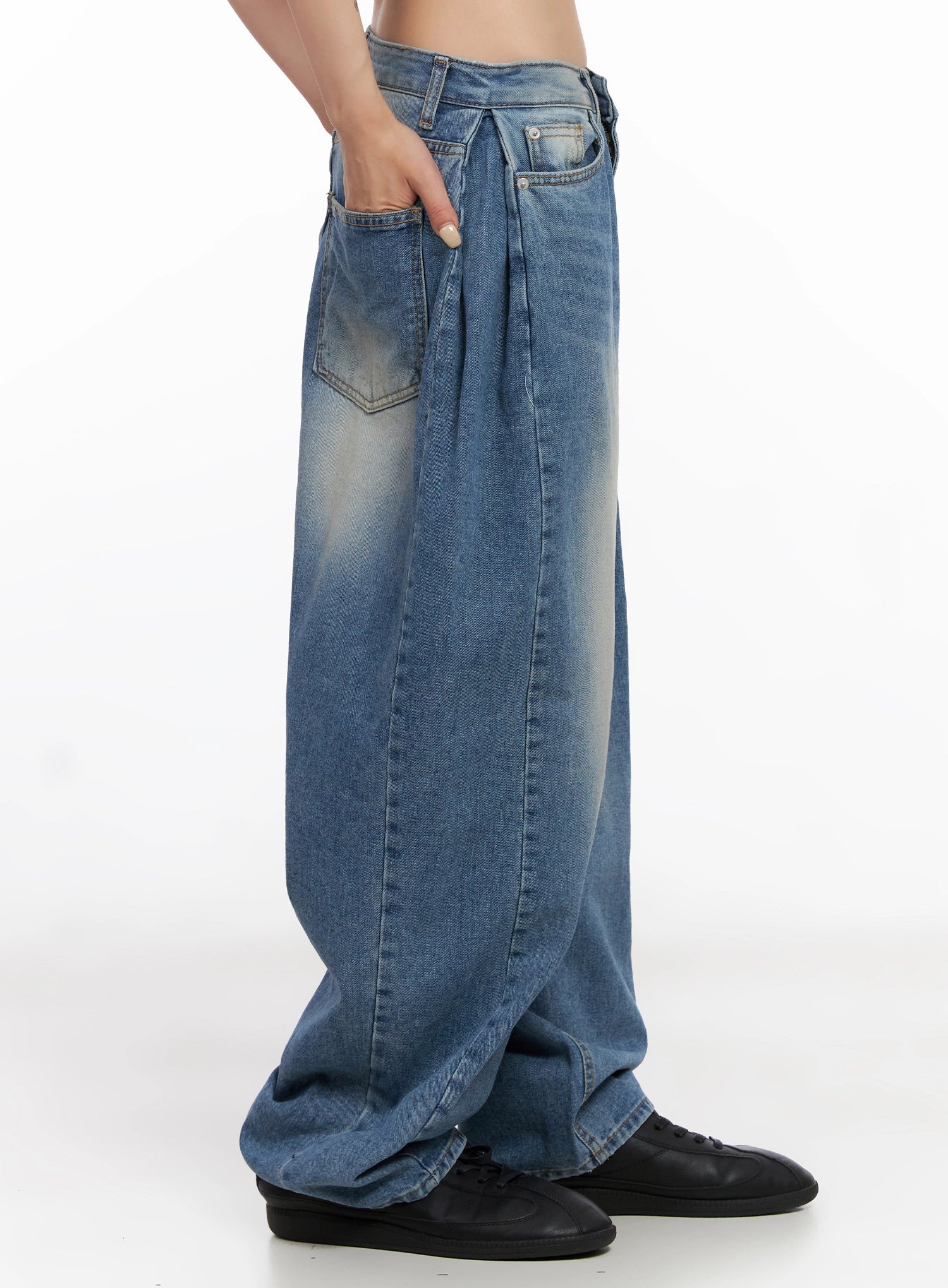 ruthie-side-pleat-relaxed-fit-jeans-is515
