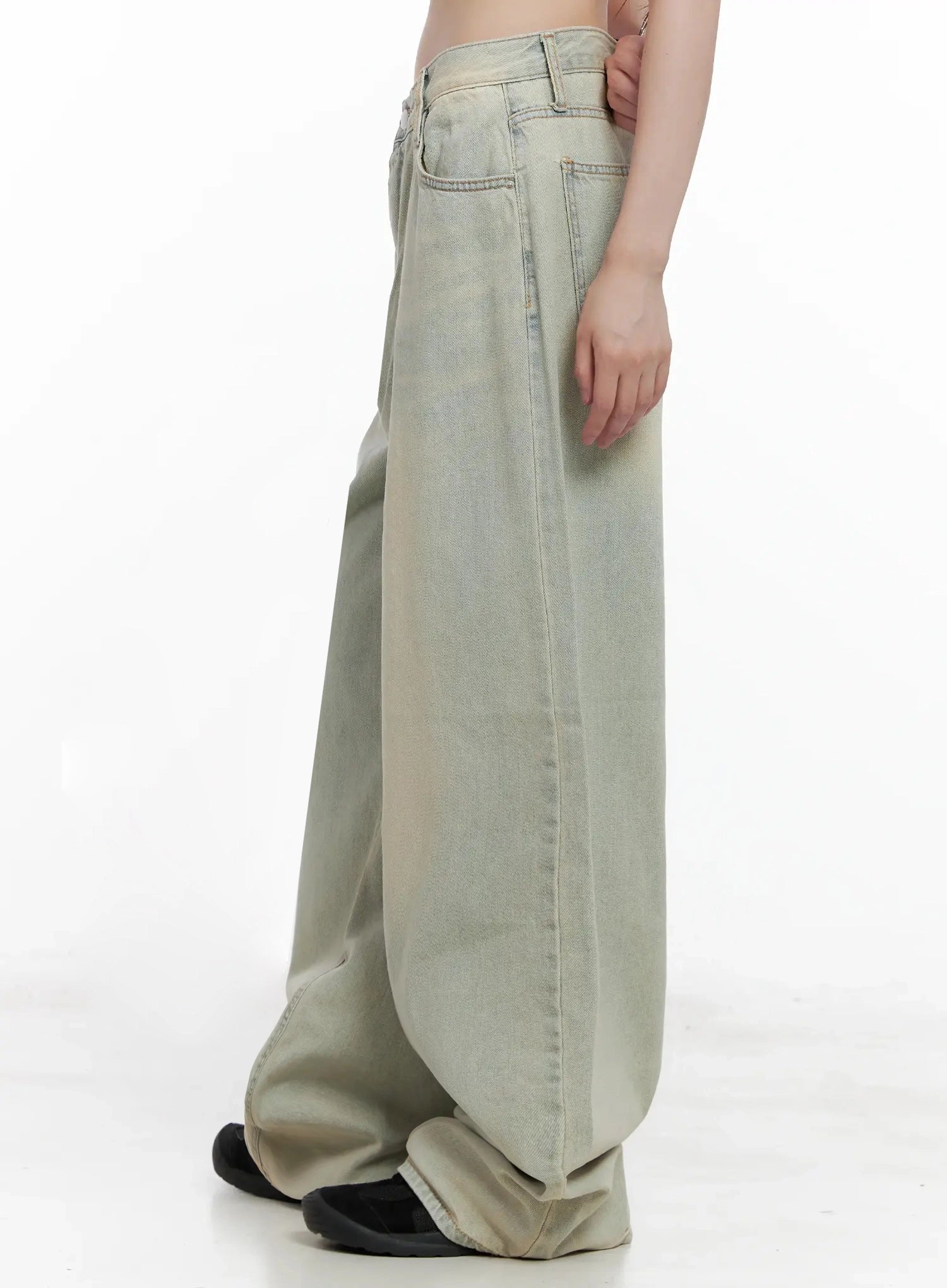 Xiaoting Vintage Style Wide-Leg Denim IL531 in light blue, side-view shot on model, showing back pocket placement, high waistband, and extreme wide-leg silhouette with pooling hem.