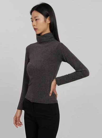 long-sleeve-slim-turtleneck-ij509