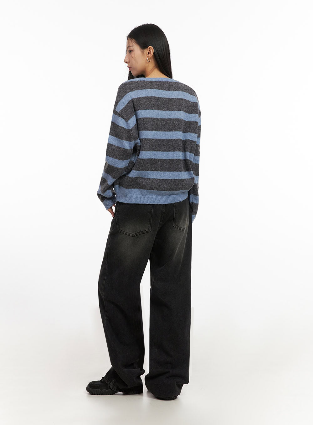 striped-knitted-sweater-ij503