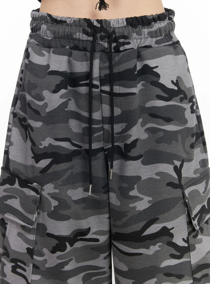 street-style-camo-wide-cargo-pants-cm519