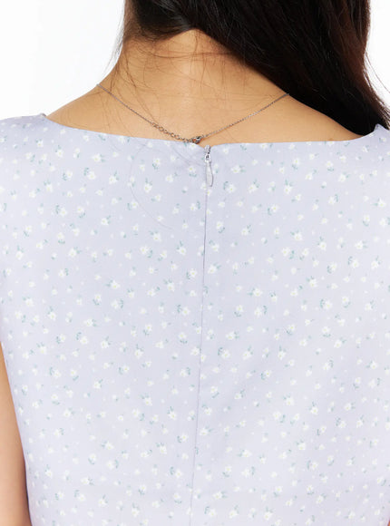 Romantic Floral Lace Trim Mini Dress CU522 in light purple, back close-up detail on model, center back zipper closure visible, small white daisy floral print fabric texture clearly shown.