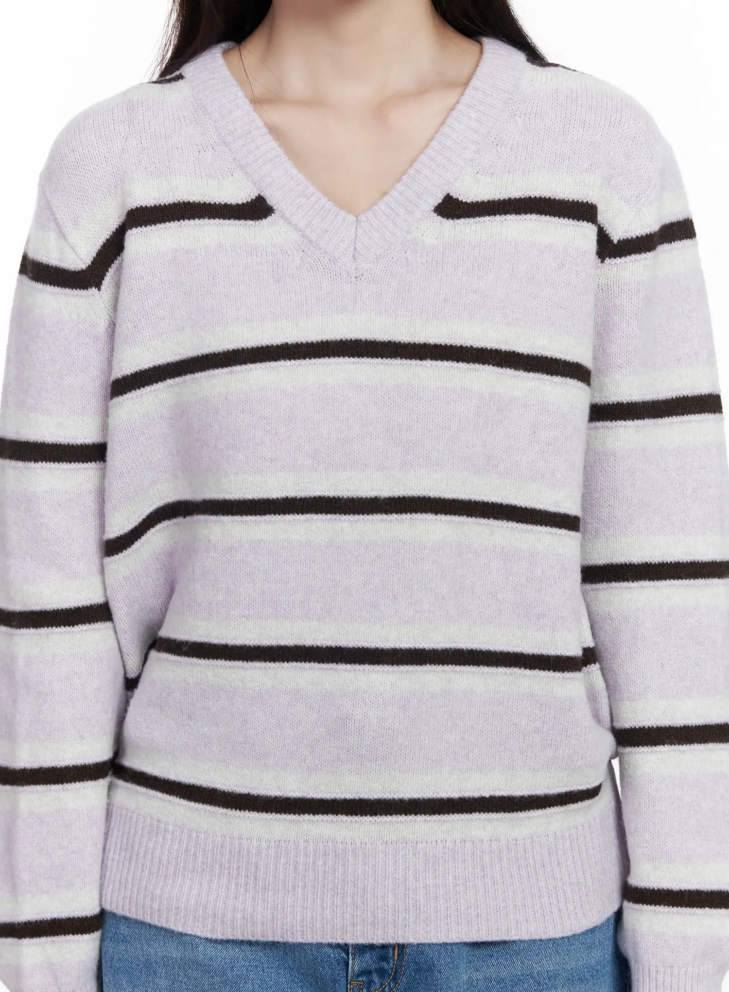 striped-v-neck-knit-sweater-ij529