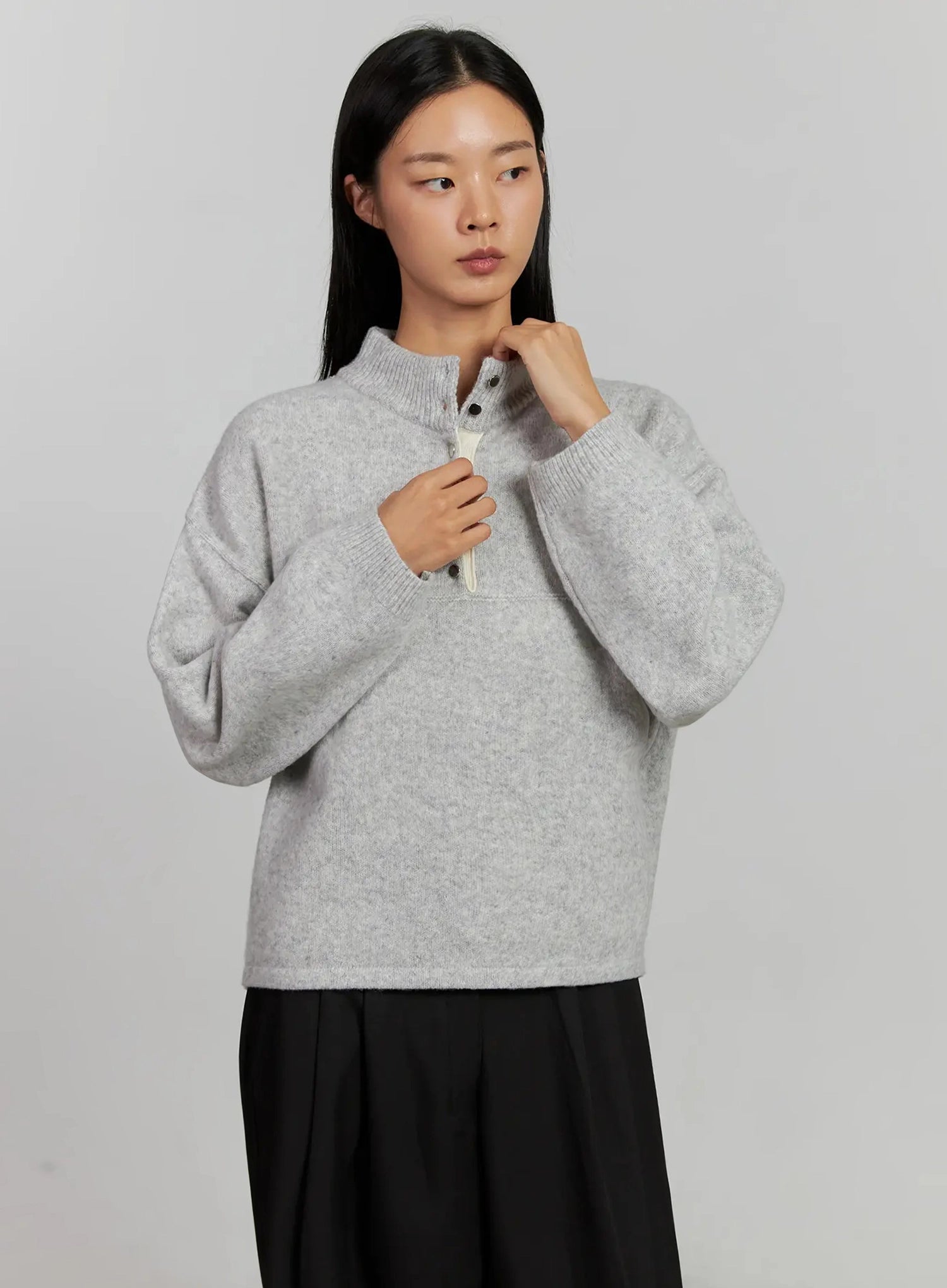 contrast-collar-knit-top-ij505