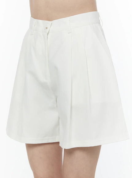 pleated-white-cotton-shorts-iu505