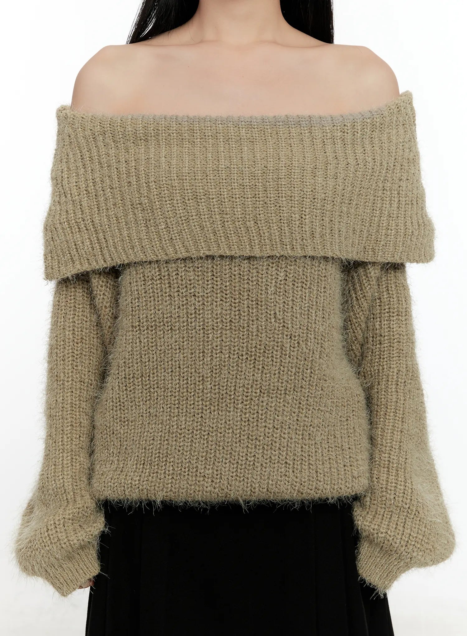 loose-fit-off-shoulder-knit-sweater-cn505