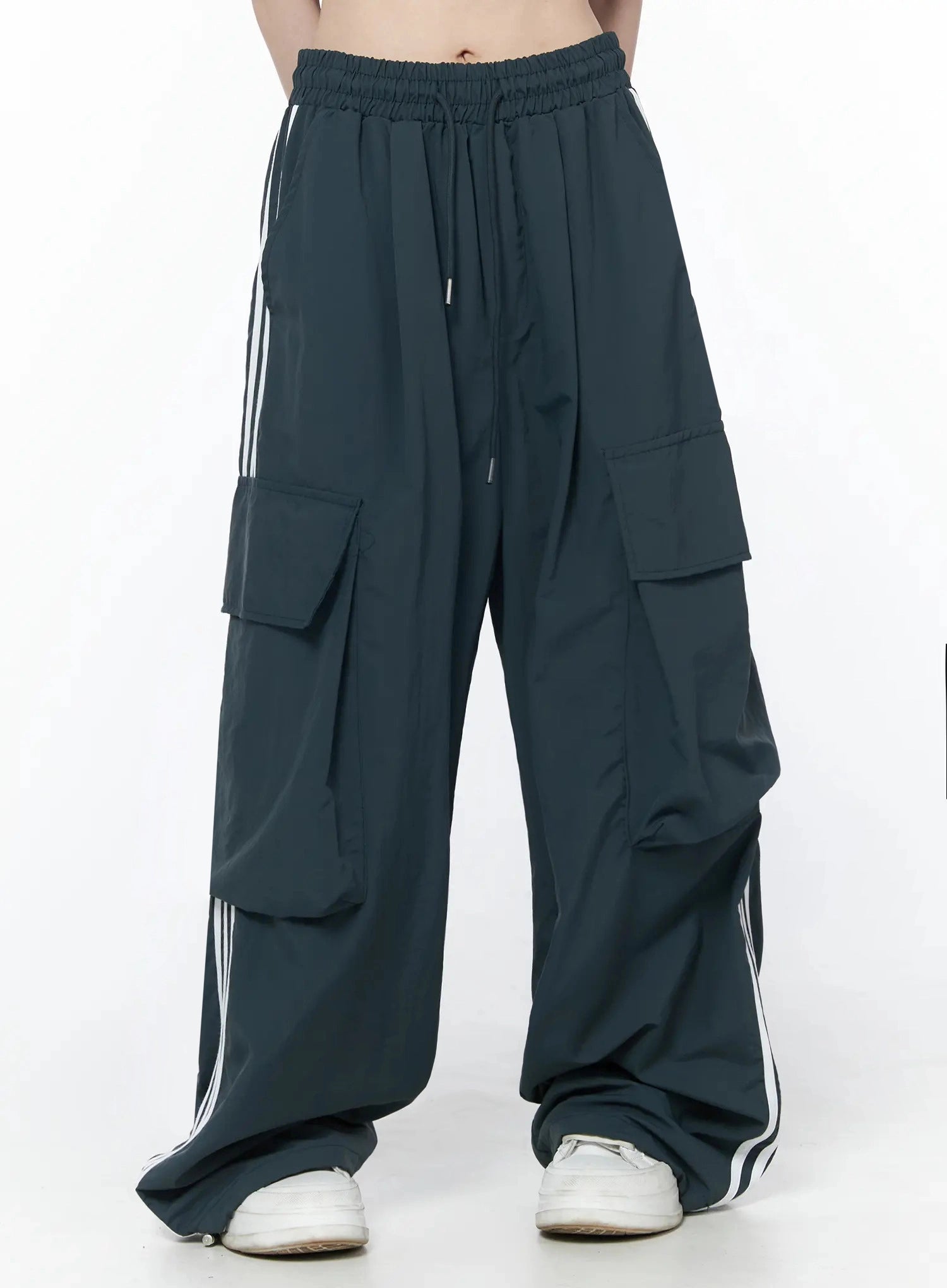 nylon-cargo-track-pants-iu512