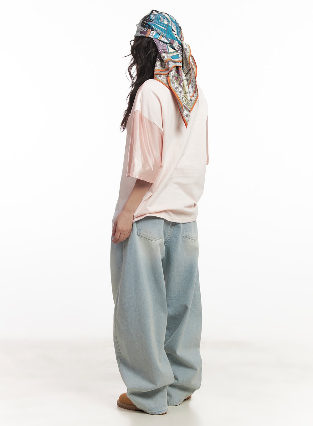 Alia Washed Wide-Leg Jeans CA518 in light blue, full back view on model, rear patch pockets and balloon wide-leg outline visible, paired with oversized pink tee and patterned scarf.