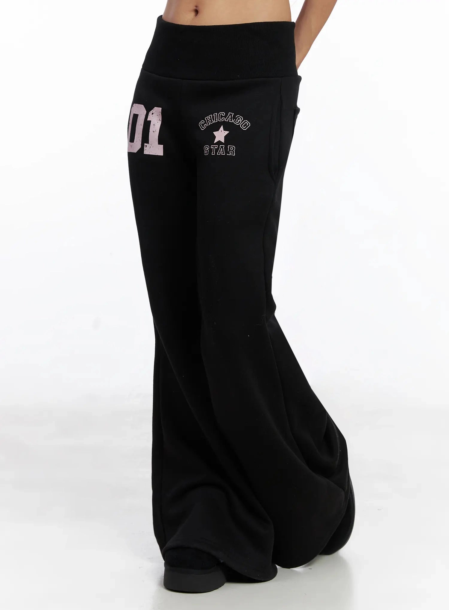 graphic-bootcut-pants-in528